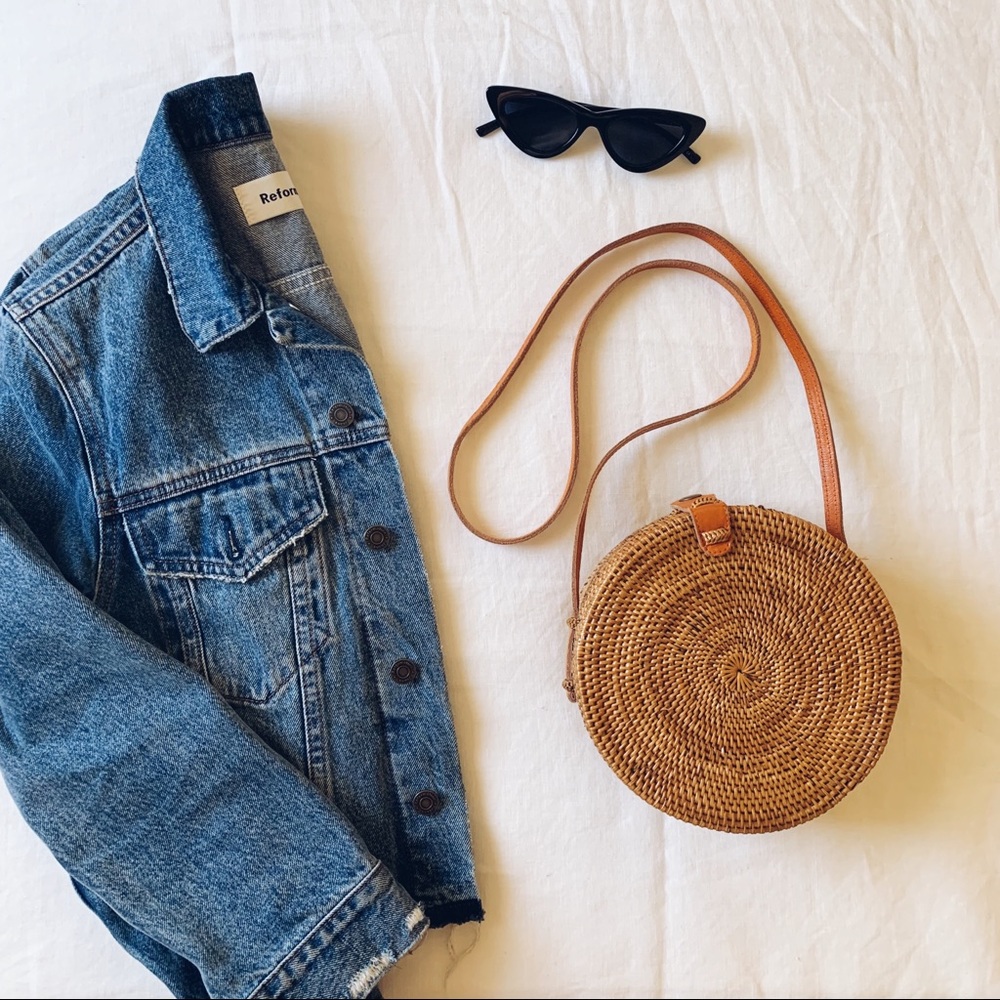 ❌SOLD❌Genuine leather strap hand woven straw bag